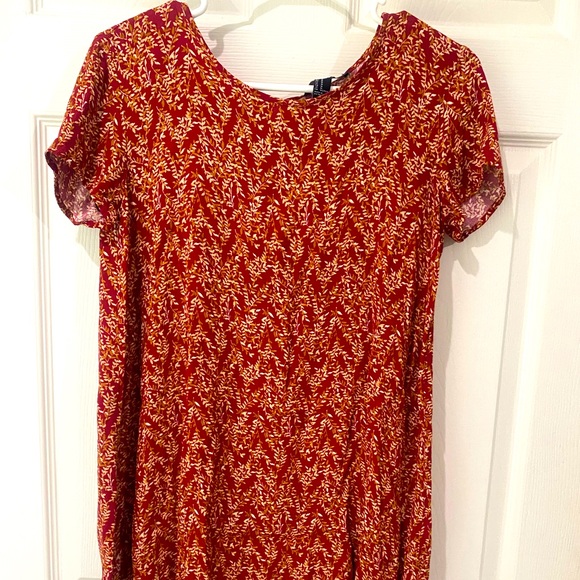Forever 21 Medium Red Beige Leaf Print short sleeve Dress Fall - Picture 1 of 4